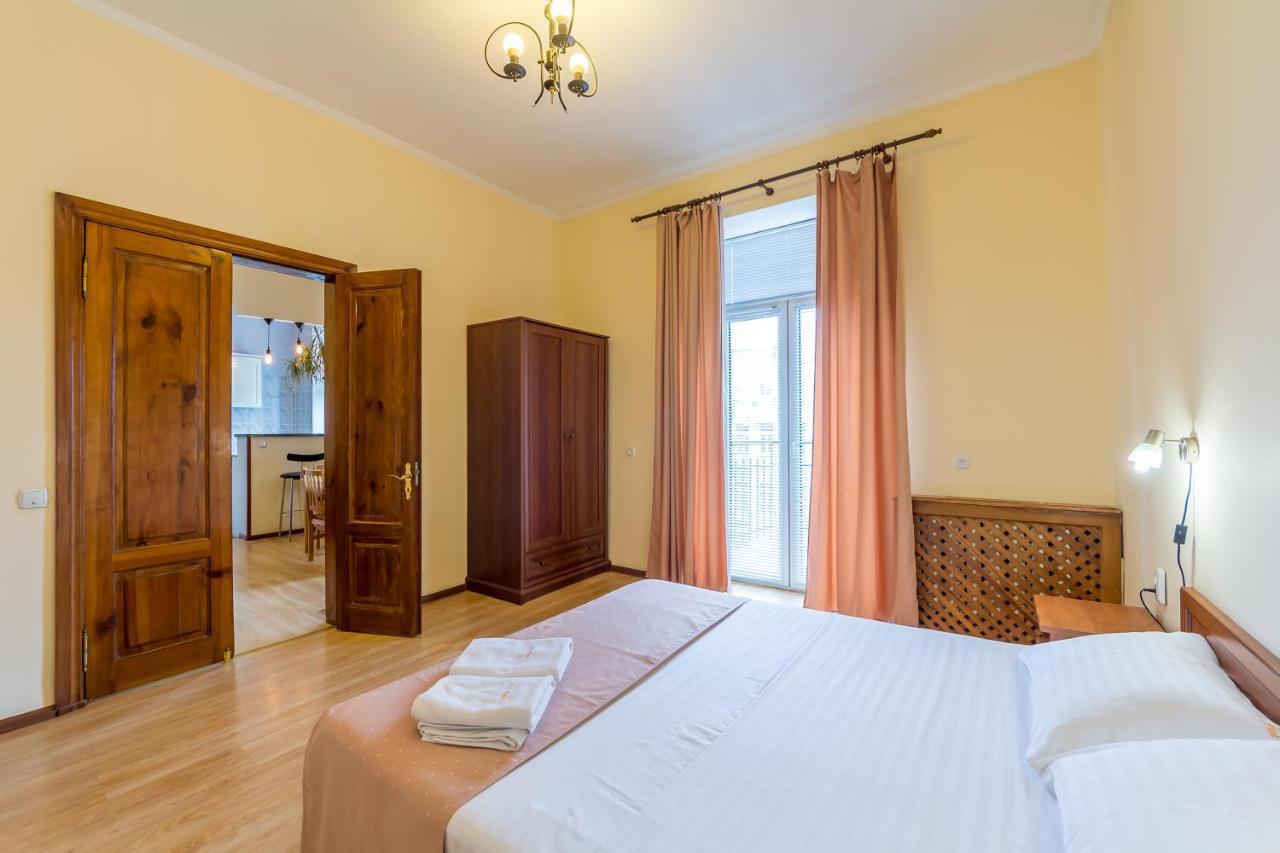 Apartments In The Center On Shota Rustaveli Kiev Exterior foto